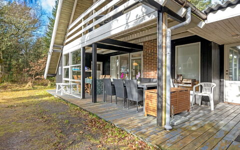 Poul - 1.9Km from the Sea: Cottage, Shed, Hut, Farmhouse, Prairie, Shack, Barn, Log Cabin, Garden Buildings