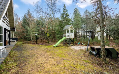 Poul - 1.9Km from the Sea: Cottage, Shed, Hut, Farmhouse, Prairie, Shack, Barn, Log Cabin, Garden Buildings