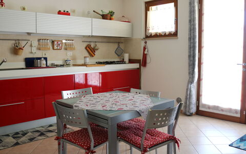Romeo e Giulietta: Furniture, Kitchen, Interior Design, Flooring, Kitchen Appliance, Countertop, Wood, Major Appliance, Chair, Floor