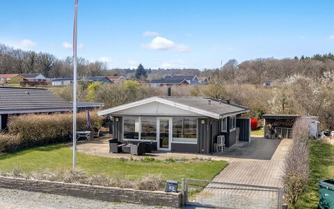 Cornelius - 30M from the Sea: Grass, Grassland, Land Lot, Cottage, Rural Area, Meadow, Garden Buildings, Garden, Shed