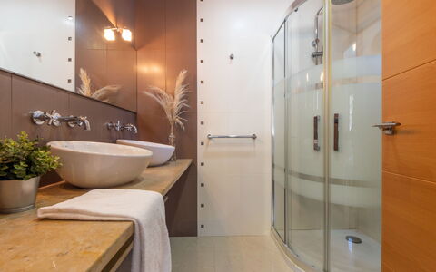 Grobro 1: Bathroom, Plumbing Fixture, Interior Design, Flooring, Bathroom Sink, Mirror, Floor, Sink, Tap, Bathroom Cabinet