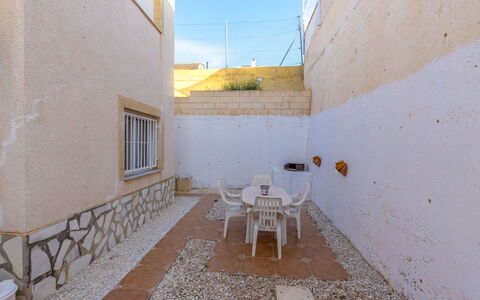 Residencia del Mar Ii: Floor, Flooring, Tile, Concrete, Flagstone, Plaster, Daylighting, Balcony
