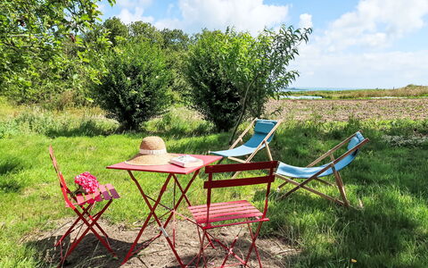 Gwenn Tiny House: Furniture, Outdoor Furniture, Folding Chair, Chair, Summer, Outdoor Table, Garden, Leisure, Shade, Park