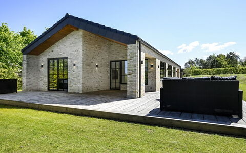 Tähti - 425M from the Sea: Roof, House, Residential Area, Home, Estate, Cottage, Design