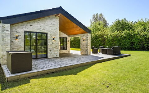 Tähti - 425M from the Sea: Roof, House, Residential Area, Home, Estate, Cottage, Design