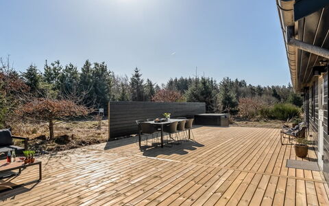 Heidl - 2Km from the Sea: Car, Hatchback, Family Car