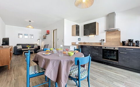 Océanide: Apartment, Balcony, Condominium, Chair, Aluminium, Handrail, Hardwood, Daylighting, Penthouse Apartment, Deck