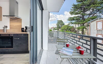 La Bernerie-En Retz 150: Apartment, Balcony, Condominium, Chair, Aluminium, Handrail, Hardwood, Daylighting, Penthouse Apartment, Deck
