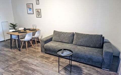 Lakeview Luxury Lodge & Garden: Flooring, Furniture, Floor, Wood, Couch, Interior Design, Wood Flooring, Room, Apartment, Living Room