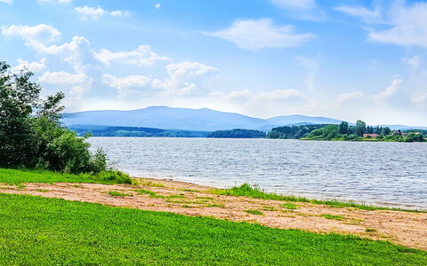 Lakeview Luxury Lodge & Garden: Sky, Blue, Water, Water Resources, Body Of Water, Cloud, Green, Nature, Natural Landscape, Horizon