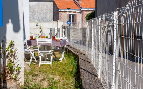 Les Gobions: Swimming Pool, Composite Material, Apartment, Condominium, Villa, Landscaping, Resort, Hotel, Balcony, Eco Hotel