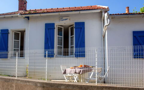 Les Gobions: Swimming Pool, Composite Material, Apartment, Condominium, Villa, Landscaping, Resort, Hotel, Balcony, Eco Hotel