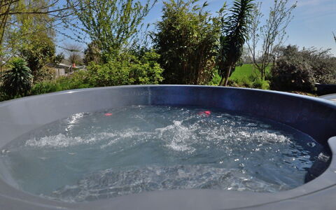 Les Châtaigners: Swimming Pool, Composite Material, Apartment, Condominium, Villa, Landscaping, Resort, Hotel, Balcony, Eco Hotel