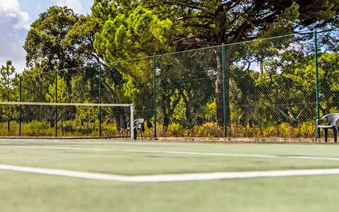 Apartamento Natura Bliss – R C: Chain-Link Fencing, Tennis Court, Mesh, Wire Fencing, Net, Tennis, Shade, Fence