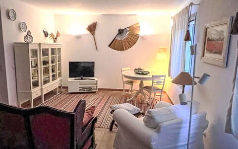 Apartamento Com 1 Quarto Ua33: Swimming Pool, Composite Material, Apartment, Condominium, Villa, Landscaping, Resort, Hotel, Balcony, Eco Hotel
