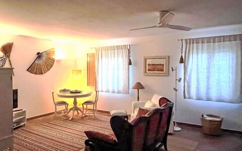 Apartamento Com 1 Quarto Ua33: Swimming Pool, Composite Material, Apartment, Condominium, Villa, Landscaping, Resort, Hotel, Balcony, Eco Hotel