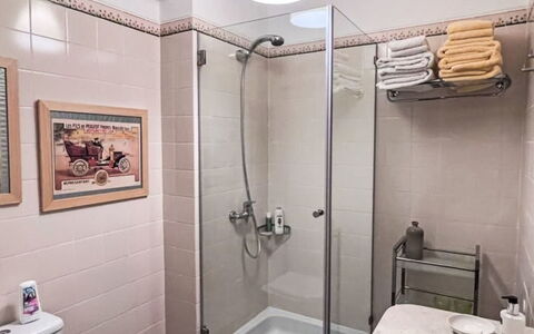 Apartamento Com 1 Quarto Ua33: Swimming Pool, Composite Material, Apartment, Condominium, Villa, Landscaping, Resort, Hotel, Balcony, Eco Hotel