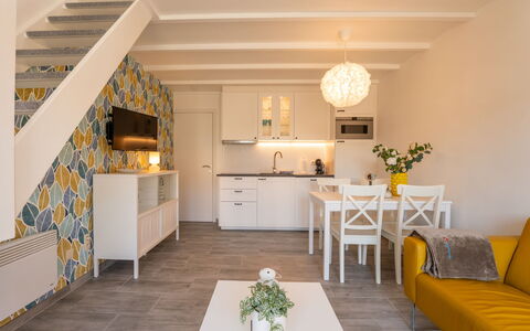 Melrose with Parking: Flooring, Interior Design, Wood, Floor, Furniture, Room, Ceiling, Couch, Living Room, Apartment