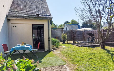 Charme de Banastère: House, Home, Residential Area, Roof, Cottage, Garden, Backyard, Door, Yard