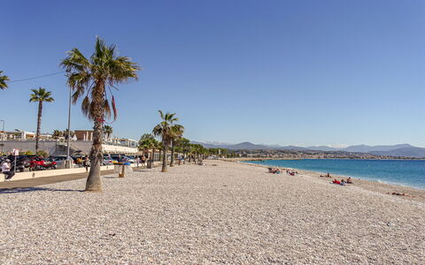 Vaugrenier Présidence: Beach, Body Of Water, Coast, Coastal And Oceanic Landforms, Shore, Sea, Sand, Horizon, Summer