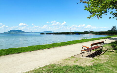 Baum: Blue, Sky, Body Of Water, Natural Landscape, Summer, Horizon, Coastal And Oceanic Landforms, Sea, Coast, Bank