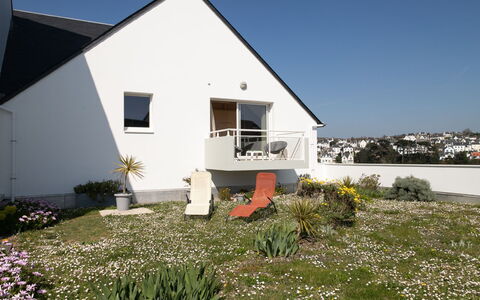 Entre Port et Plages: Wall, Residential Area, House, Home, Architecture, Roof, Cottage, Land Lot, Garden, Estate