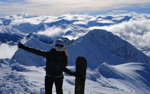 Davos 690: Sky, Mountainous Landforms, Mountain, Snow, Winter, Recreation, Mountain Range, Glacial Landform, Outdoor Recreation