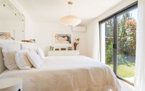 Espérance: Apartment, Shade, Condominium, Outdoor Furniture, Resort Town, Resort