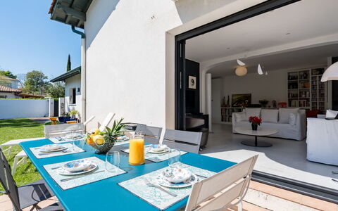 Espérance: Apartment, Shade, Condominium, Outdoor Furniture, Resort Town, Resort