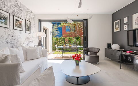 Espérance: Apartment, Shade, Condominium, Outdoor Furniture, Resort Town, Resort