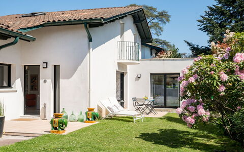 Espérance: Apartment, Shade, Condominium, Outdoor Furniture, Resort Town, Resort