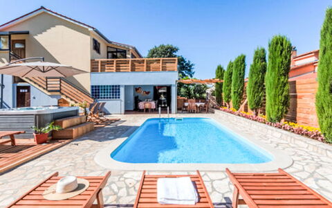 Paola: Leisure, Swimming Pool, Resort, Vacation, Umbrella, Estate, Shade, Outdoor Furniture, Eco Hotel, Villa