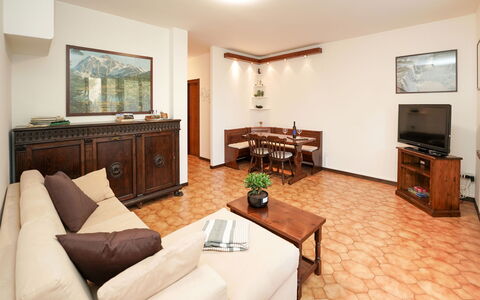 Re.ri: Furniture, Interior Design, Flooring, Couch, Floor, Room, Wood, Ceiling, Living Room, Table
