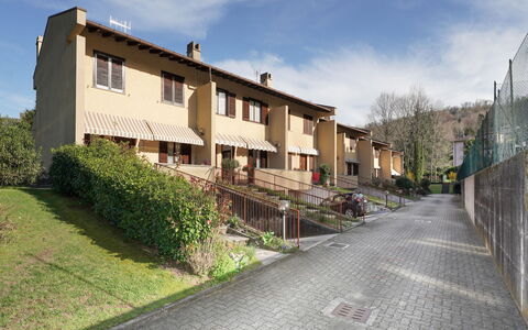 Re.ri: Building, Residential Area, Home, Neighbourhood, Facade, House, Architecture, Shrub, Human Settlement, Suburb