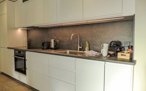 Huus Chloster, Apt Niesen: Kitchen, Kitchen Appliance, Countertop, Flooring, Interior Design, Cabinetry, Wood, Major Appliance, Home Appliance, Furniture