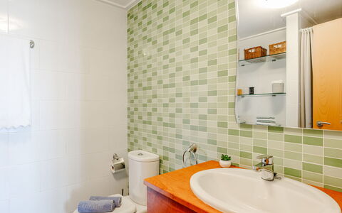 Las Dunas Oliva Nova: Bathroom, Plumbing Fixture, Flooring, Interior Design, Floor, Bathroom Sink, Plumbing, Toilet, Tile, Ceiling