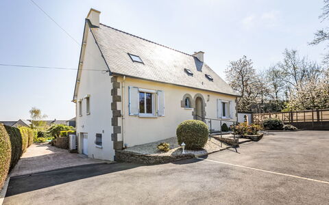 Martin: Residential Area, Shrub, Roof, Home, Cottage, Driveway, Estate, Siding, Landscaping, Yard