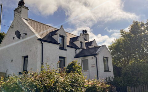 Galtrigill: Residential Area, Shrub, Roof, Home, Cottage, Driveway, Estate, Siding, Landscaping, Yard