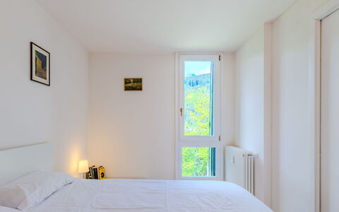 Vallesinella: Bed, Bedroom, Interior Design, Room, Bed Sheet, Bedding, Home, Ceiling, Bed Frame, Apartment