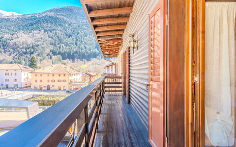 La Meridiana: Residential Area, Shrub, Roof, Home, Cottage, Driveway, Estate, Siding, Landscaping, Yard