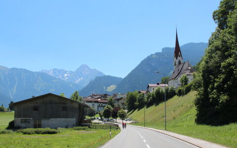 Manuel: Mountainous Landforms, Mountain, Hill, Mountain Range, Highland, House, Hill Station, Cloud, Landscape, Rural Area
