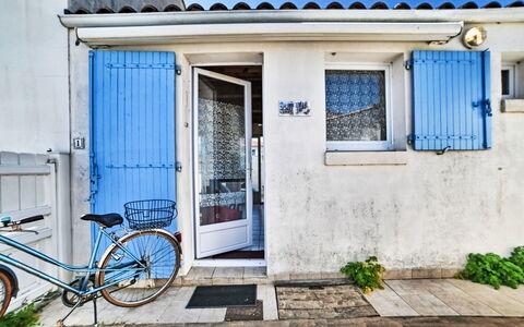 Les Voiliers: Mountain Range, Coast, Balcony, Eco Hotel, Resort, Resort Town, Hotel, Ridge, Sound