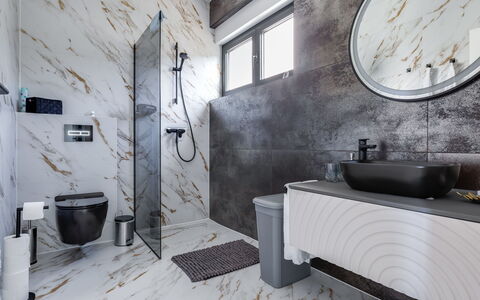 Giny: Plumbing Fixture, Flooring, Interior Design, Floor, Tap, Sink, Bathroom, Tile, Plumbing, Mirror