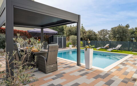 Giny: Outdoor Furniture, Shade, Swimming Pool, Patio, Chair, Outdoor Structure, Pergola, Resort, Eco Hotel, Garden