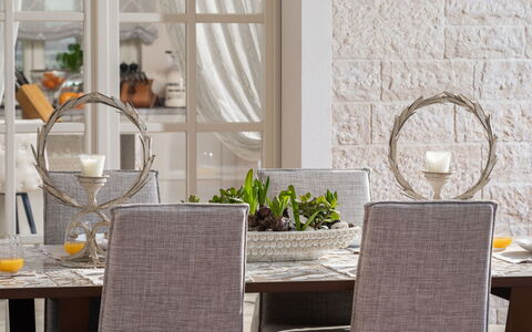 Fordaliso: Furniture, Dining Room, Kitchen & Dining Room Table, Table, Interior Design, Flooring, Chair, Natural Material, Living Room, Light Fixture