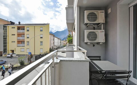 Marconi: Apartment, Residential Area, Balcony, Urban Design, Condominium, Daylighting