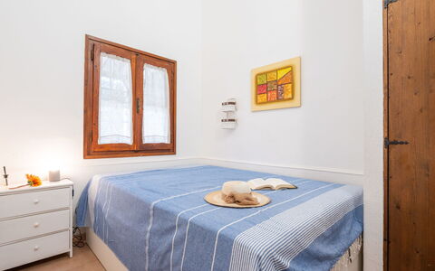 Casa ai Mandorli: Wall, Interior Design, Furniture, Wood, Floor, Bedroom, Flooring, Ceiling, Bed, Apartment
