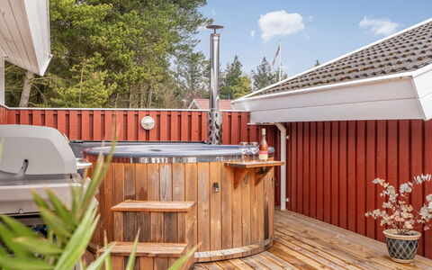 Gunborg - 2.5Km from the Sea: Roof, House, Home, Cottage, Siding, Estate, Driveway, Garden Buildings, Yard, Shed