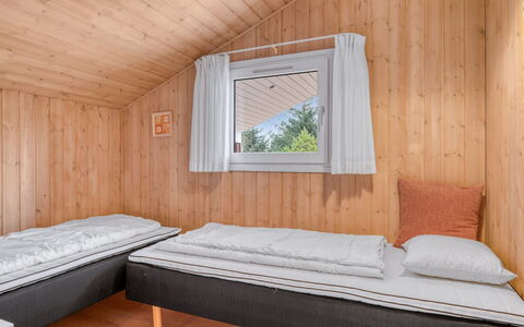 Gunborg - 2.5Km from the Sea: Wood, Bedroom, Floor, Ceiling, Wood Stain, Hardwood, Plank, Bed, Bedding, Room