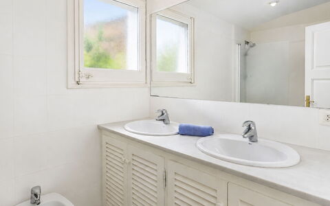 Country Club Family: Flooring, Plumbing Fixture, Bathroom Sink, Floor, Sink, Interior Design, Tap, Bathroom Cabinet, Bathroom, Ceiling